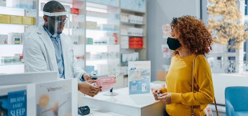 <span>Pharmacist helping a customer<br>  </span>